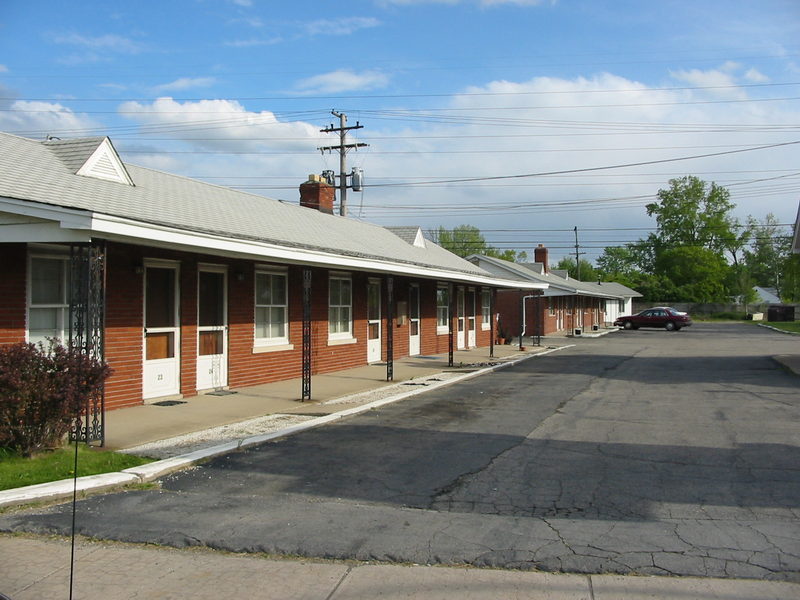 Travel Log Motel (Trav-A-Log Motel) - May 2002 Photo (newer photo)